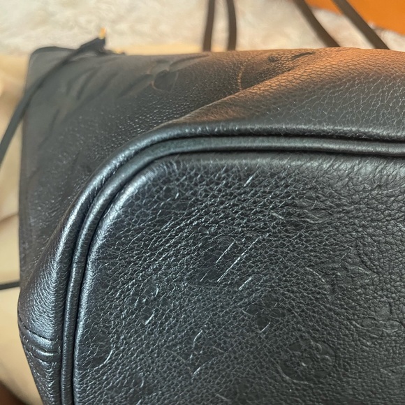 Louis Vuitton Neverful MM - Picture 10 of 17